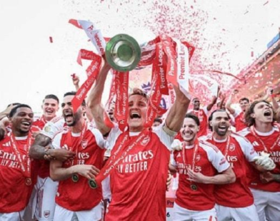 Arsenal enter a crucial summer as Mikel Arteta looks to defend the Premier League title. Explore the Gunners' transfer plans, squad changes, and title chances for the 2026-27 season.